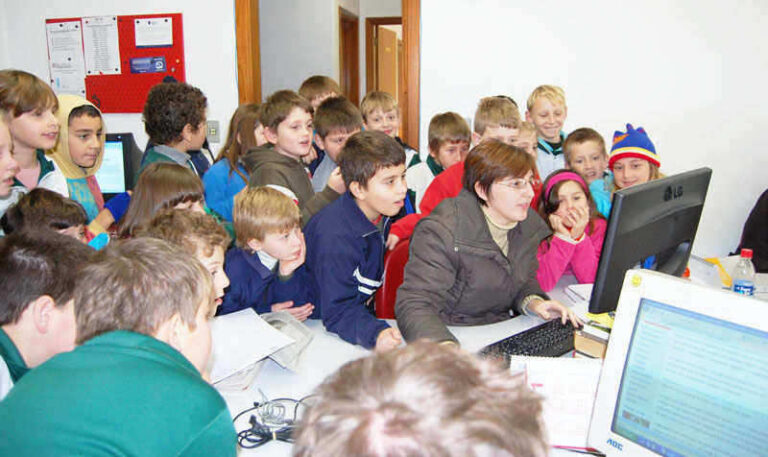 Alunos da Escola Pedro Pretto visitam redação do AT