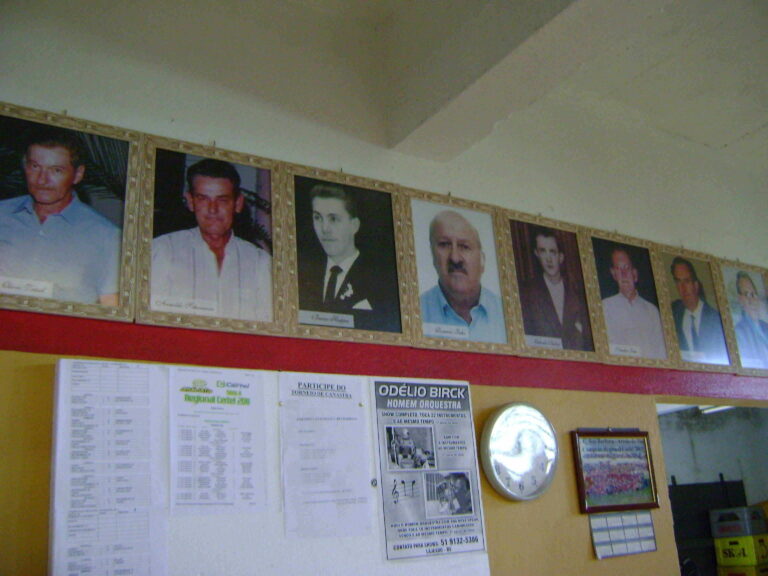 Galeria de ex-presidentes tem 22 fotos