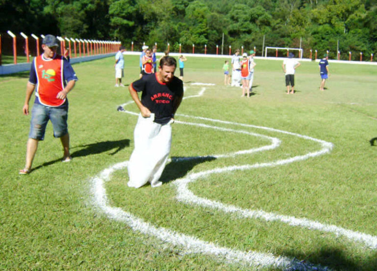 Travesseiro organiza festa do 20º aniversário