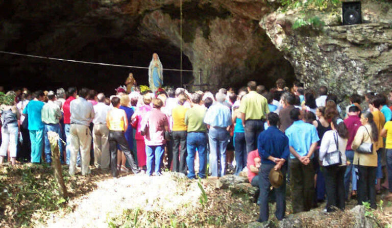 Domingo de festa na Gruta de Lourdes