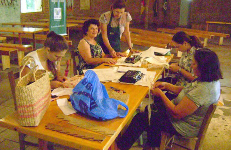 Pouso Novo promove curso de artesanato