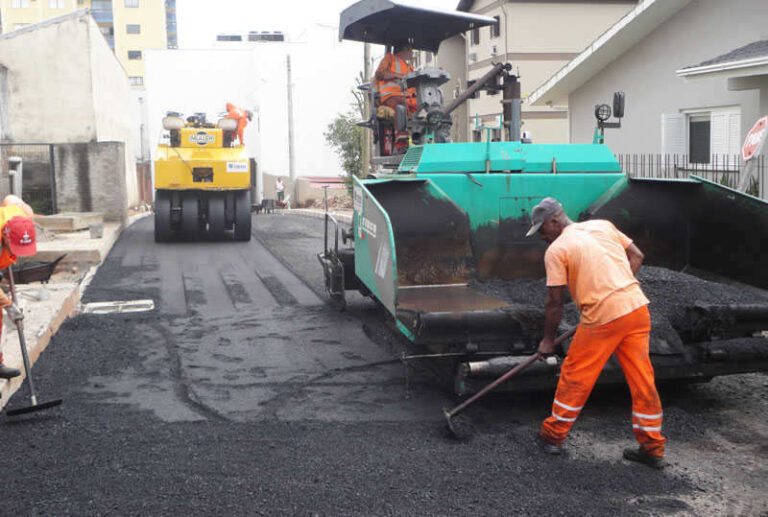 Asfalto da Travessa Mariz e Barros, no Centro, é concluído