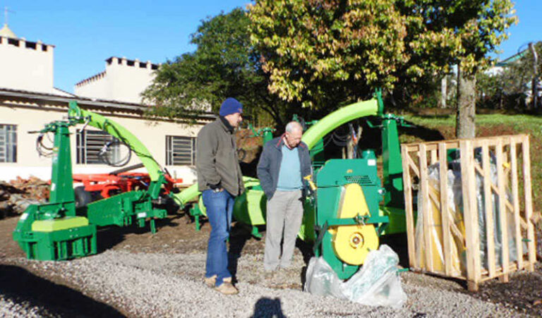 Pouso Novo investe em equipamentos agrícolas