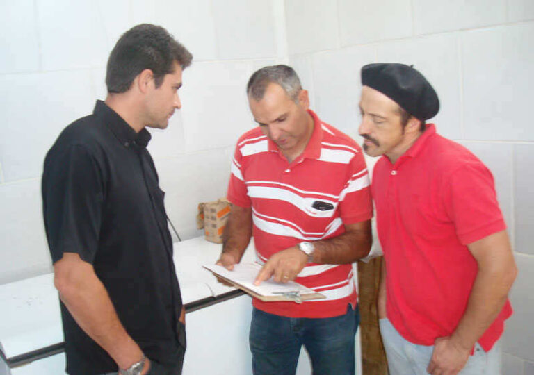 Município verifica produção de queijos