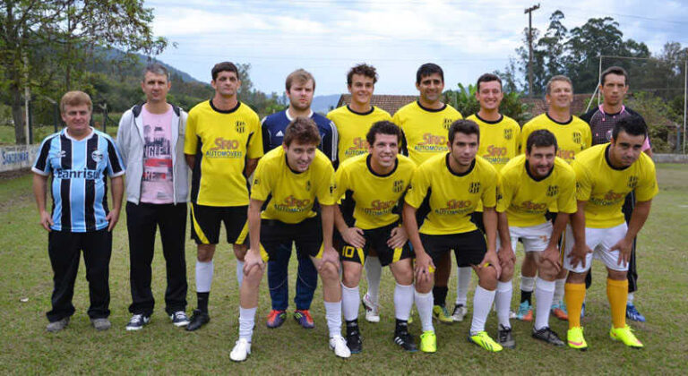 Minifutebol de Travesseiro joga quartas de final