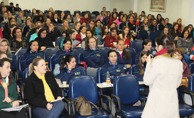 Mais de dois mil alunos voltam às aulas na segunda-feira