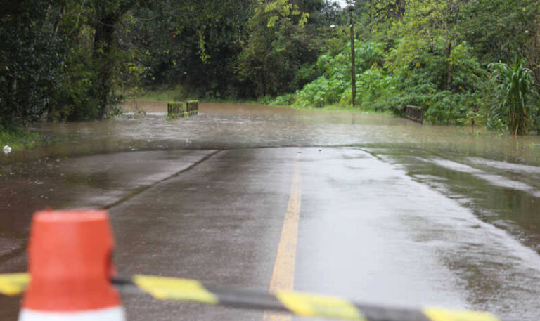 Três ruas estão interrompidas