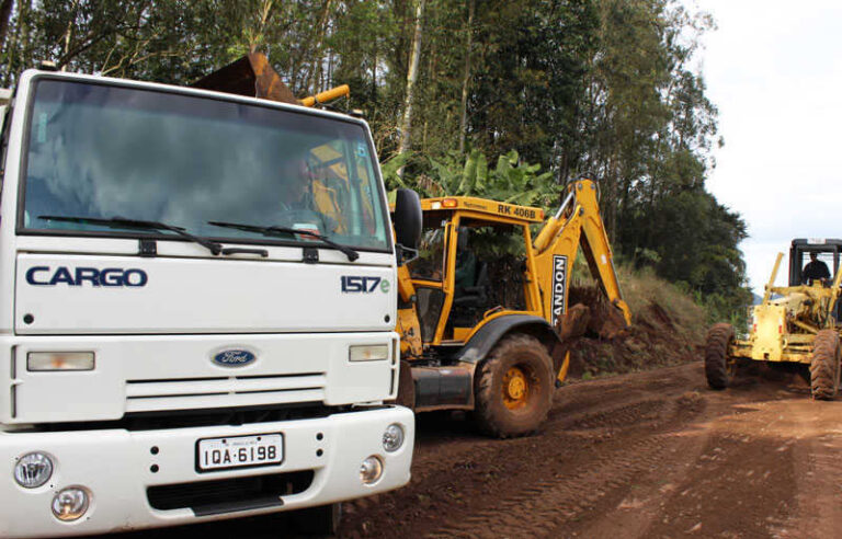 Frequência de chuvas compromete situação das estradas