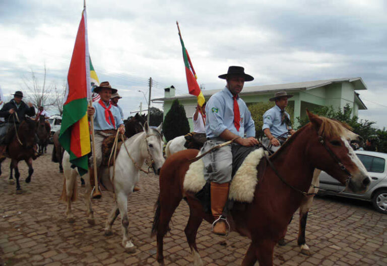Cavalgada Região dos Vales reúne CTGs