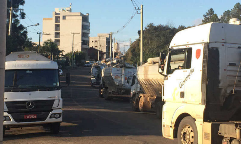 CFC Arroiomeense e Departamento de Trânsito realizam pedágio educativo