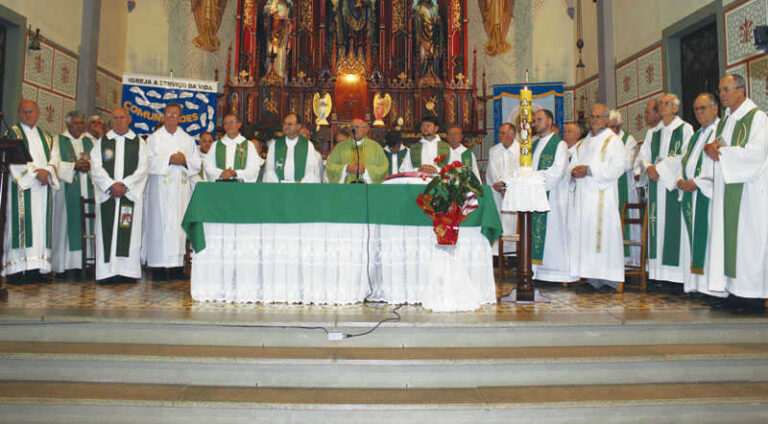 No ano do centenário, Paróquia homenageia aqueles que se dedicam à vida religiosa