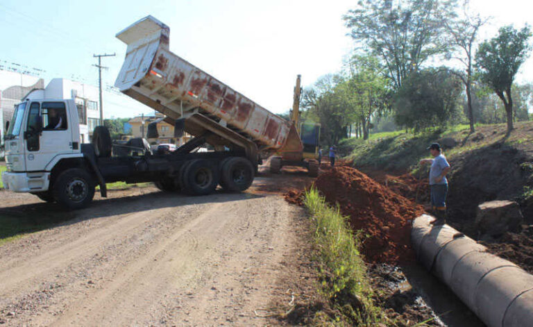 Após fortes chuvas, nova drenagem da rua São Miguel é aprovada por moradores