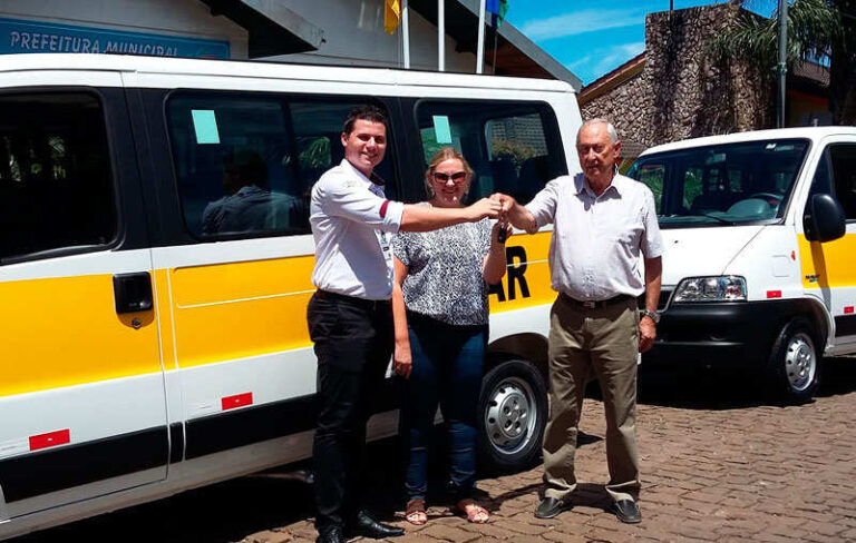 Pouso Novo investe no transporte escolar