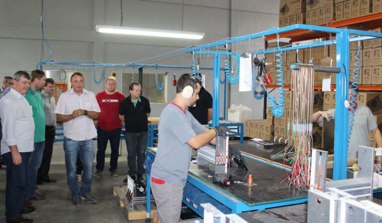 Administração Municipal conhece novo complexo industrial da Serraf