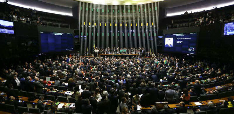 Prefeito e ex-prefeito defendem a convocação de novas eleições