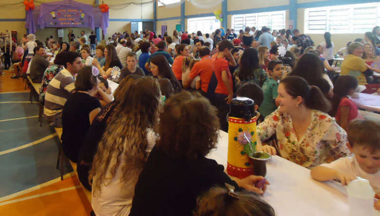 Travesseiro realiza Festa da Família