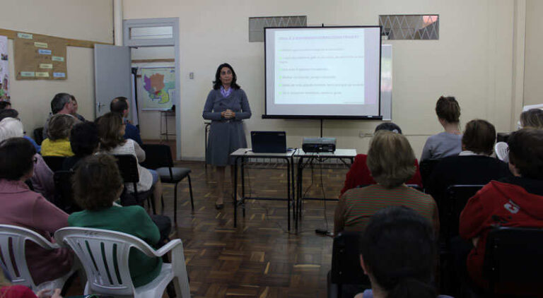 Palestra debate a violência contra a mulher