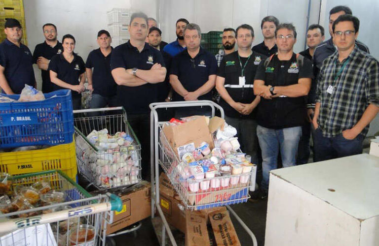 Operação apreende mais de duas toneladas de alimentos