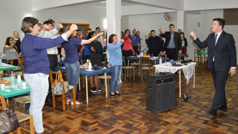 Palestrante diz que é preciso reconhecer as responsabilidades e não terceirizar o problema