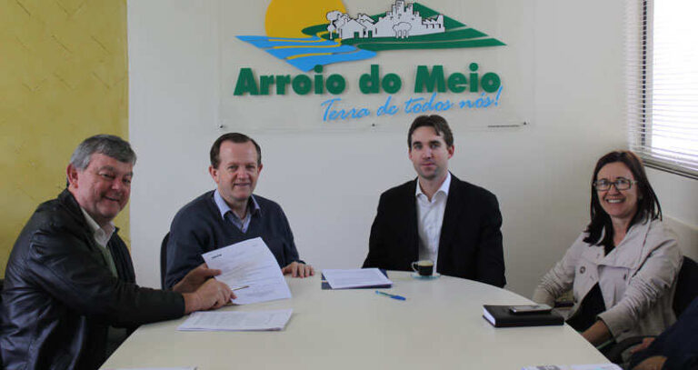 Município assina contrato de emenda para aquisição de Patrulha Agrícola