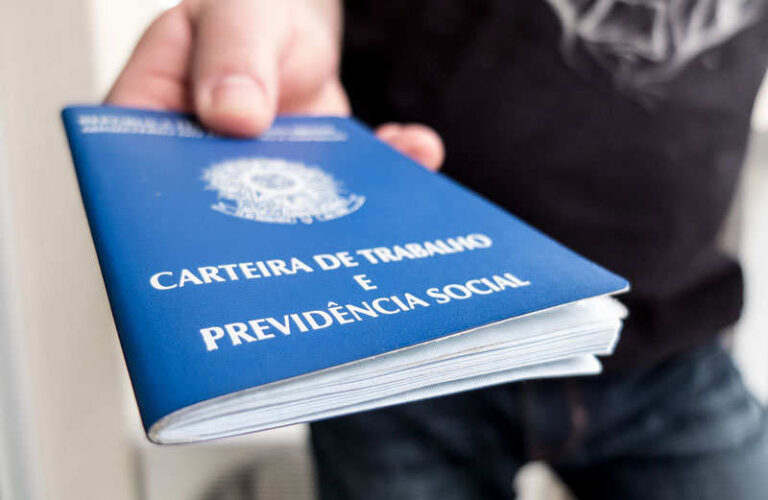 Reforma prevê idade mínima de 65 anos para aposentadoria