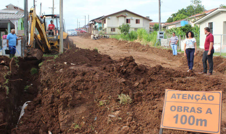 Inicia a pavimentação da rua 29 de Maio, no Glória