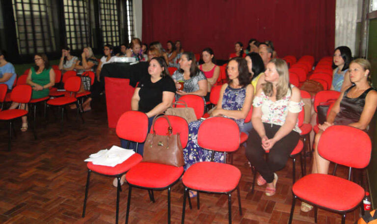 Palestra abre o ano letivo em Pouso Novo