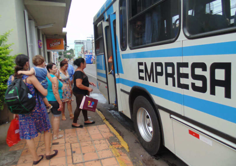 Feriadão altera horários de funcionamento