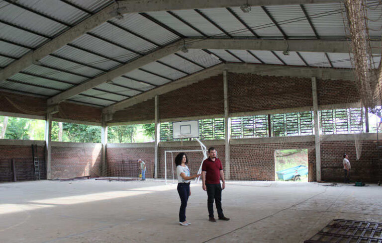 Arroio do Meio qualifica quadras esportivas escolares e comunitárias