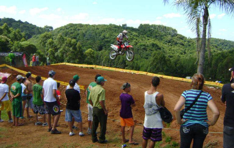 Domingo de motocross em Capitão