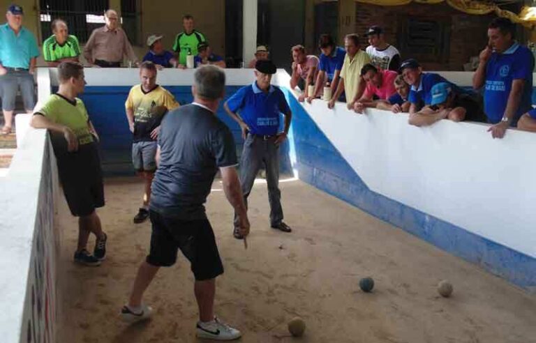 Bocha de Travesseiro inicia decisão