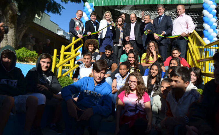 Após 20 anos, Guararapes inaugura quadra poliesportiva