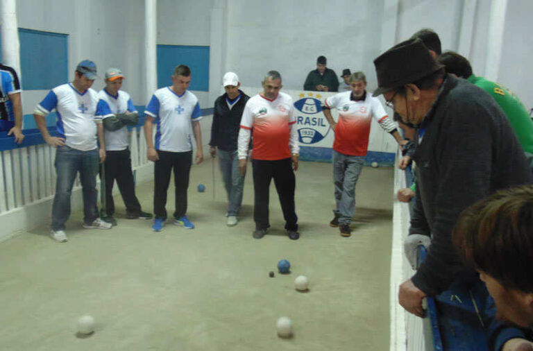 Bocha Noturno inicia decisão