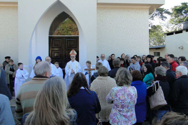 Bispo inaugura igreja São Francisco de Assis em Dona Rita