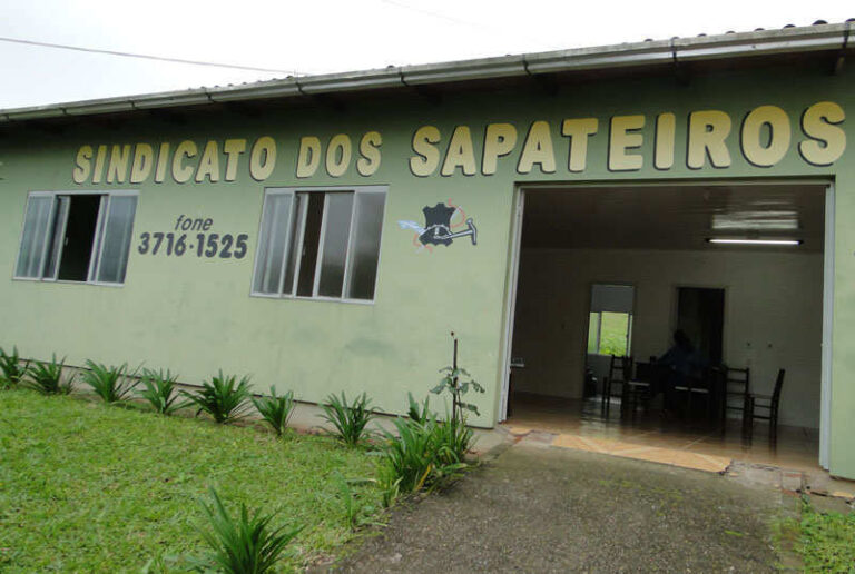 Rescisão entre empresa e funcionários está marcada para hoje à tarde
