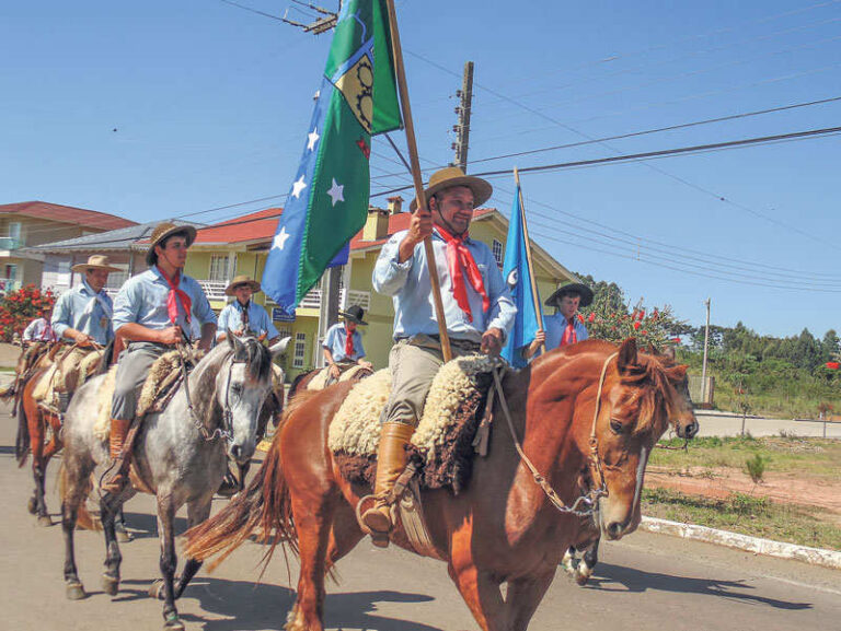 CTG Travessia Crioula sedia abertura da Cavalgada Região dos Vales