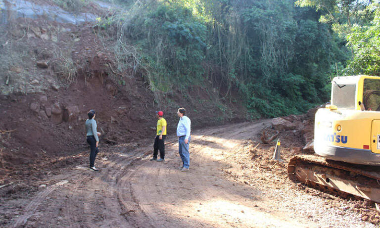 Executivo acompanha obras e melhorias