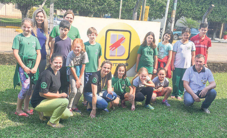 Alunos visitam Calçados Bottero