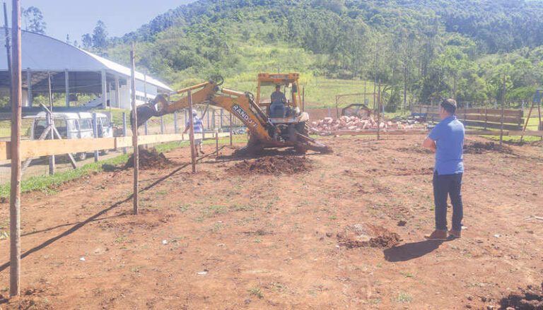 Obra na Emei Criança Esperança