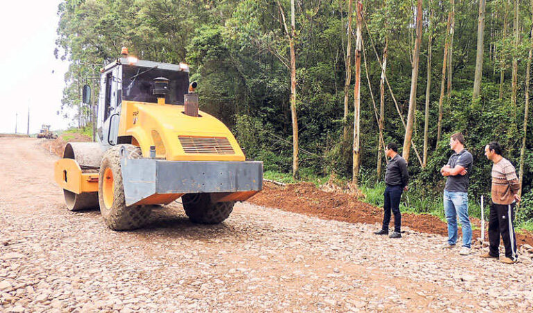 Município acelera obra de asfalto