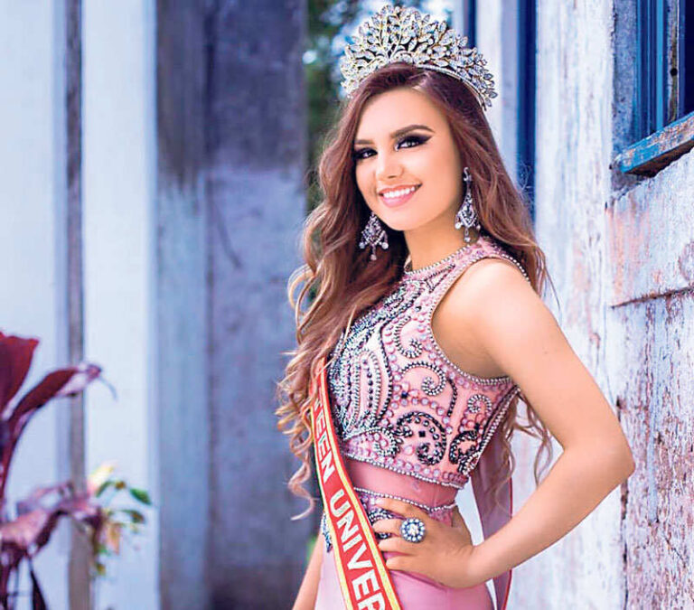 Júlia Scheid Zimmer disputa o título de Miss Teen Universe