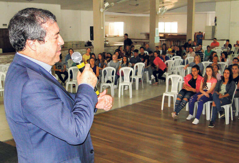 Ministro prestigia abertura das comemorações em Marques de Souza