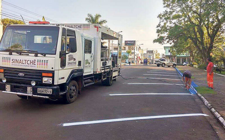 Começa a implantação do estacionamento rotativo