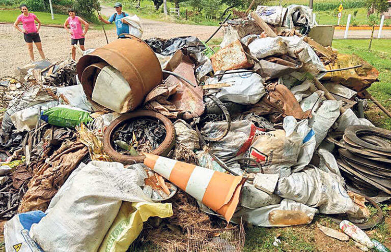Mais de duas toneladas de lixo são recolhidas em ação ambiental