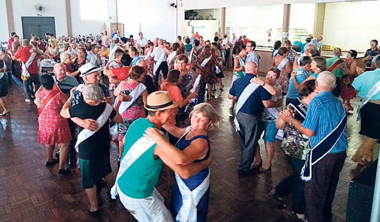 Bailes de integração movimentam os grupos de Terceira Idade