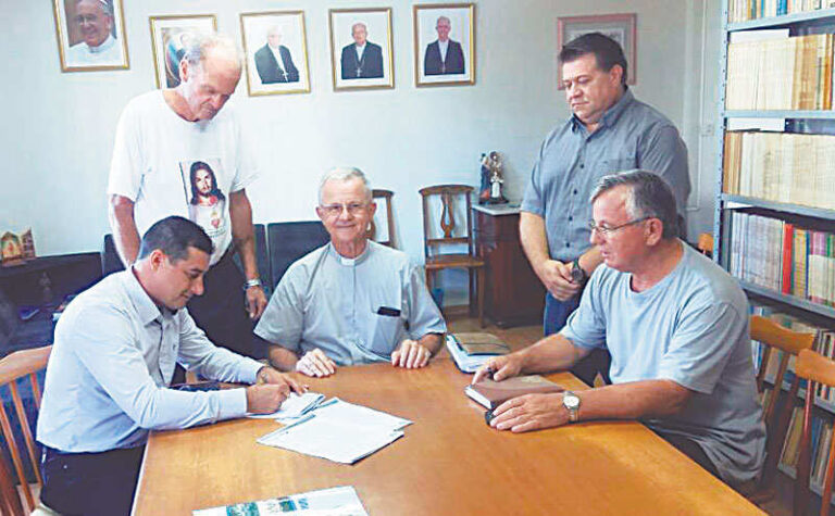 Prefeito de Capitão assina contrato de concessão da Mitra