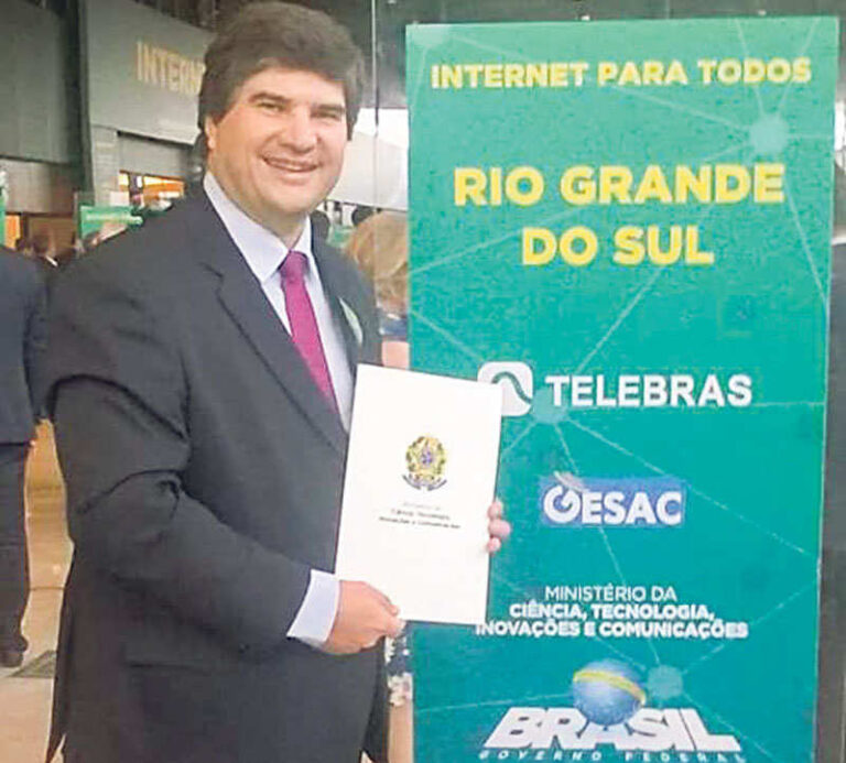 Municípios assinam termo de adesão ao programa Internet para Todos