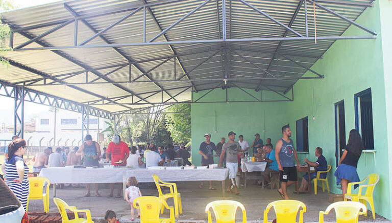 Município entrega revitalização da sede do bairro Navegantes