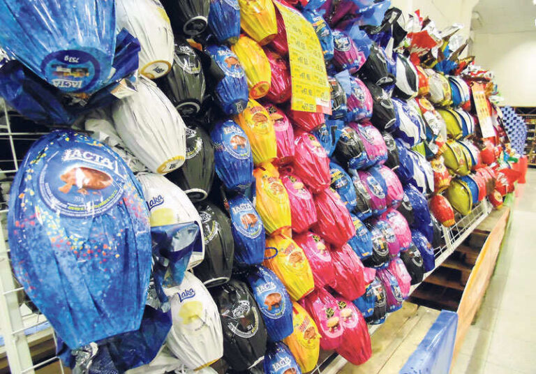 Ovos menores, barras e bombons são a estratégia para atrair clientes