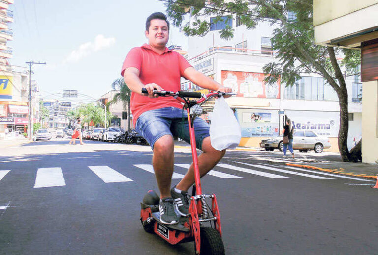 Restaurante inova e usa transporte alternativo para entrega de viandas
